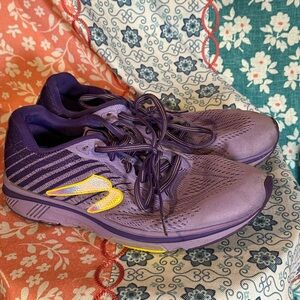 Newton Women's Purple and Yellow Athletic Shoes